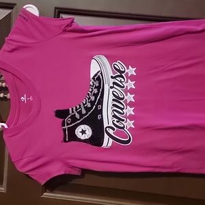 girl converse shirt